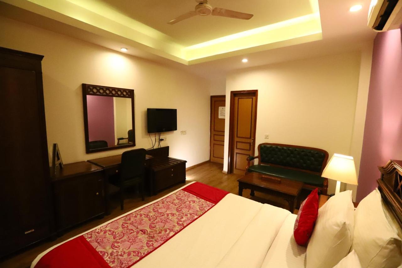 Hotel Ambica Palace Aiims New Delhi - Couple Friendly Local Id Accepted 外观 照片