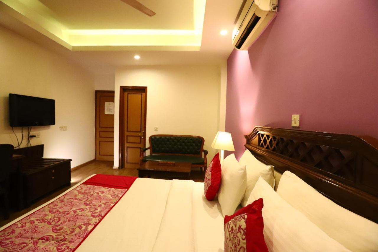 Hotel Ambica Palace Aiims New Delhi - Couple Friendly Local Id Accepted 外观 照片