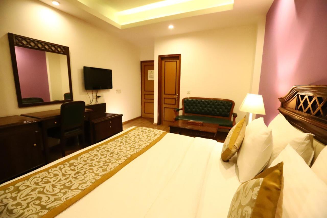 Hotel Ambica Palace Aiims New Delhi - Couple Friendly Local Id Accepted 外观 照片