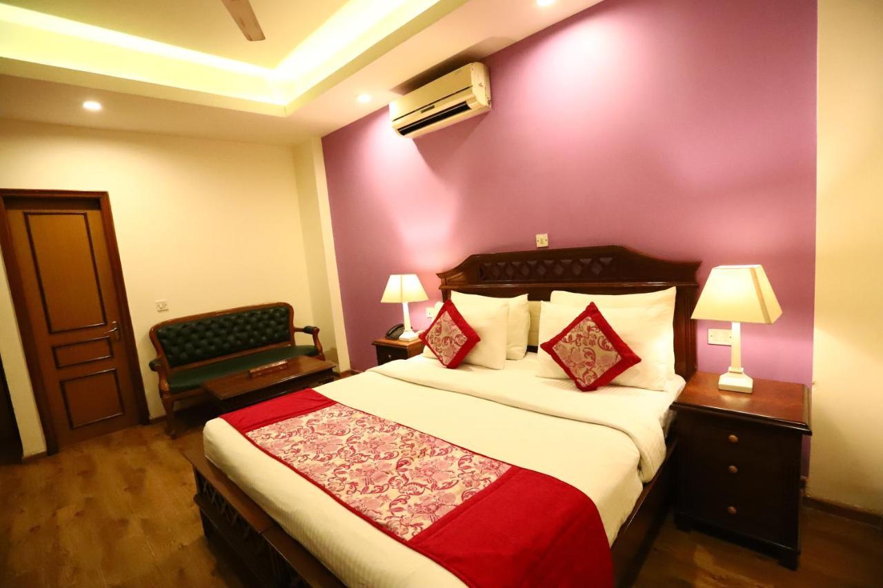 Hotel Ambica Palace Aiims New Delhi - Couple Friendly Local Id Accepted 外观 照片