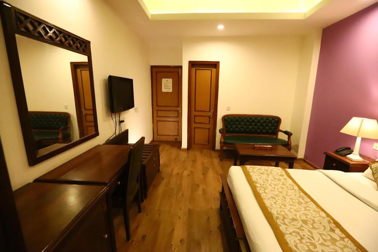 Hotel Ambica Palace Aiims New Delhi - Couple Friendly Local Id Accepted 外观 照片